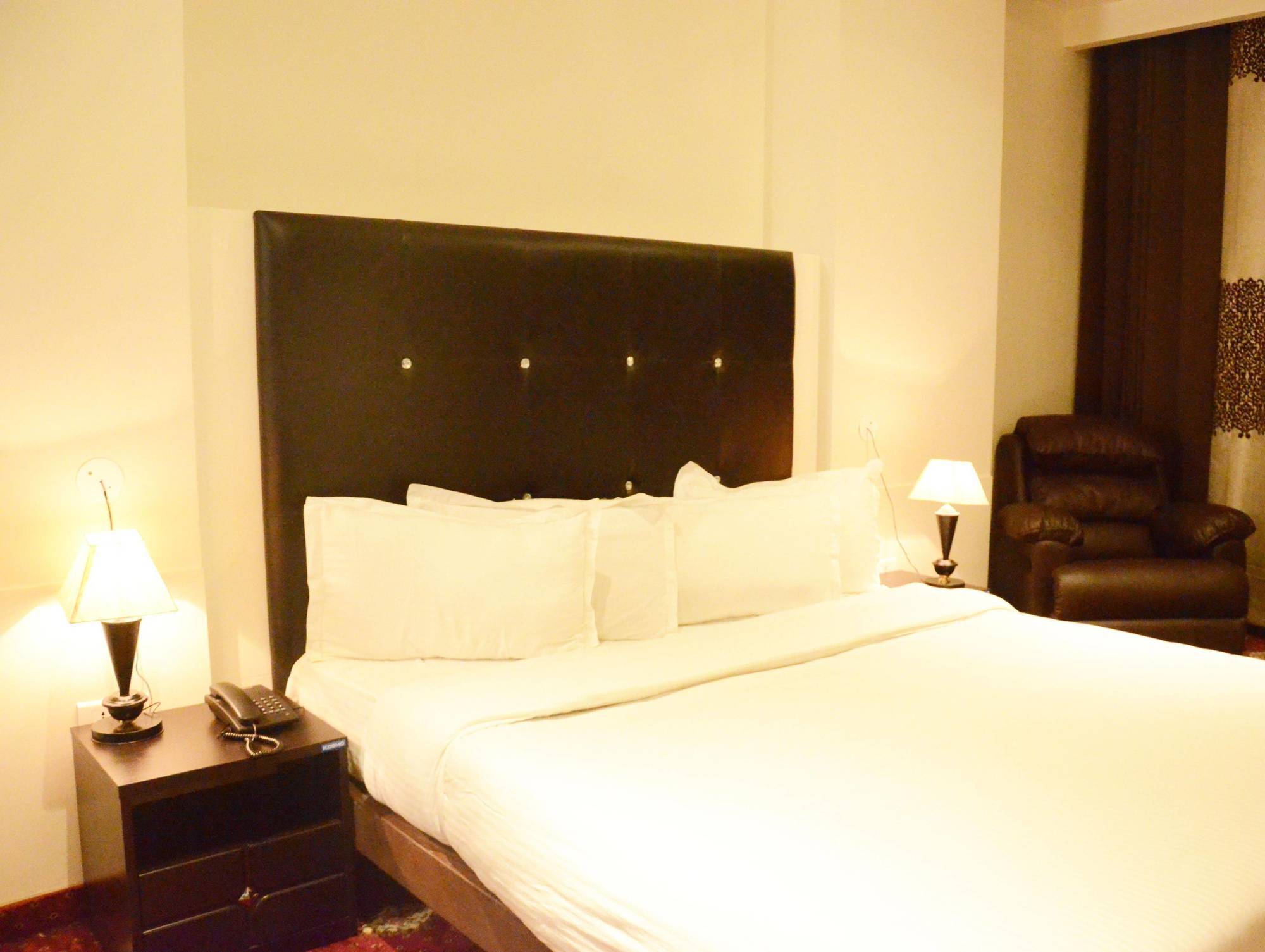 Fabhotel Prudent Amritsar Eksteriør bilde