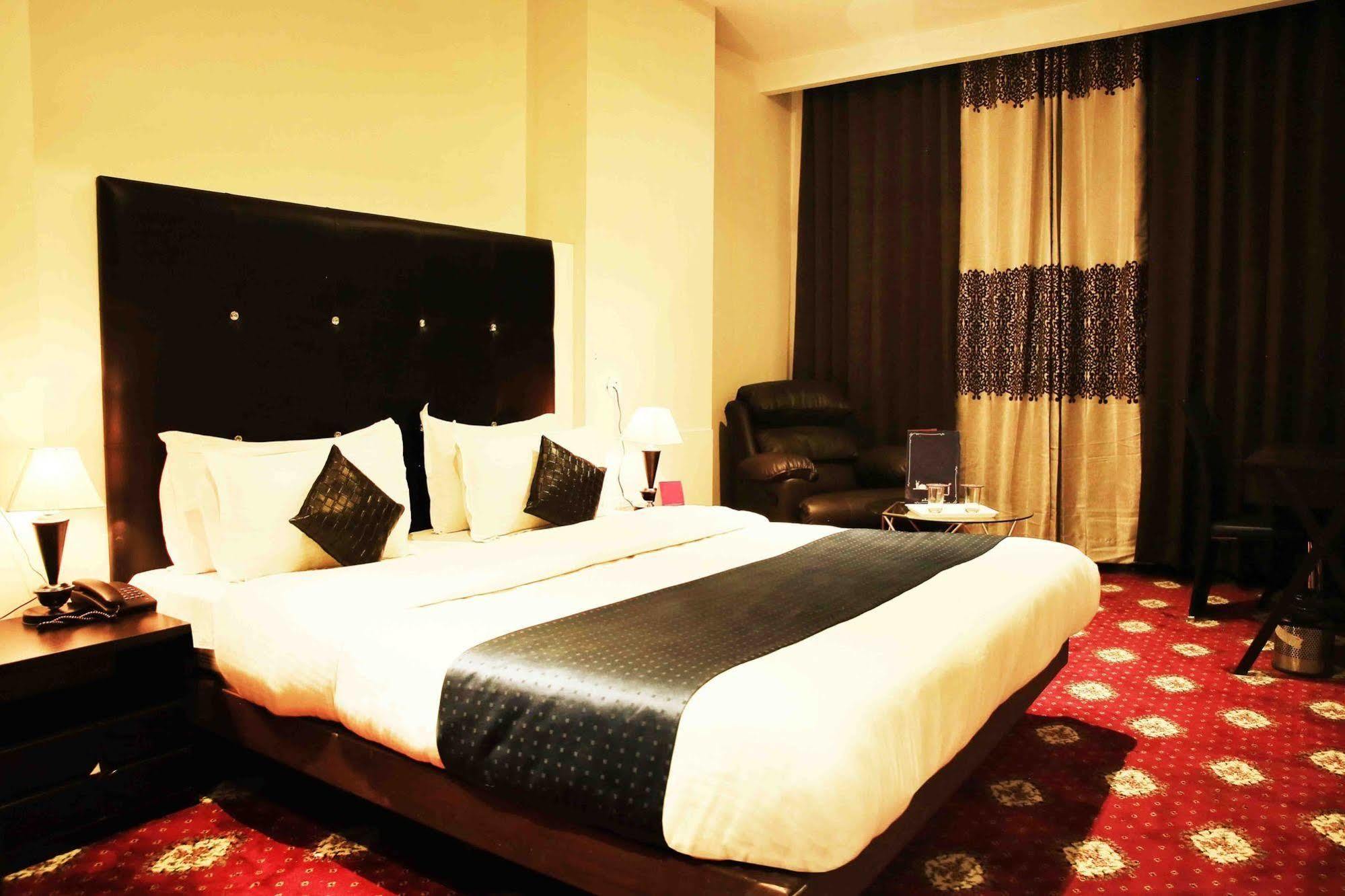 Fabhotel Prudent Amritsar Eksteriør bilde
